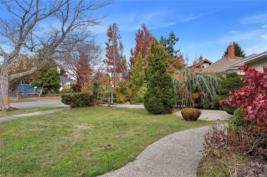 Fifth View of 2837 Scott St, Victoria, BC, V8R 4J5