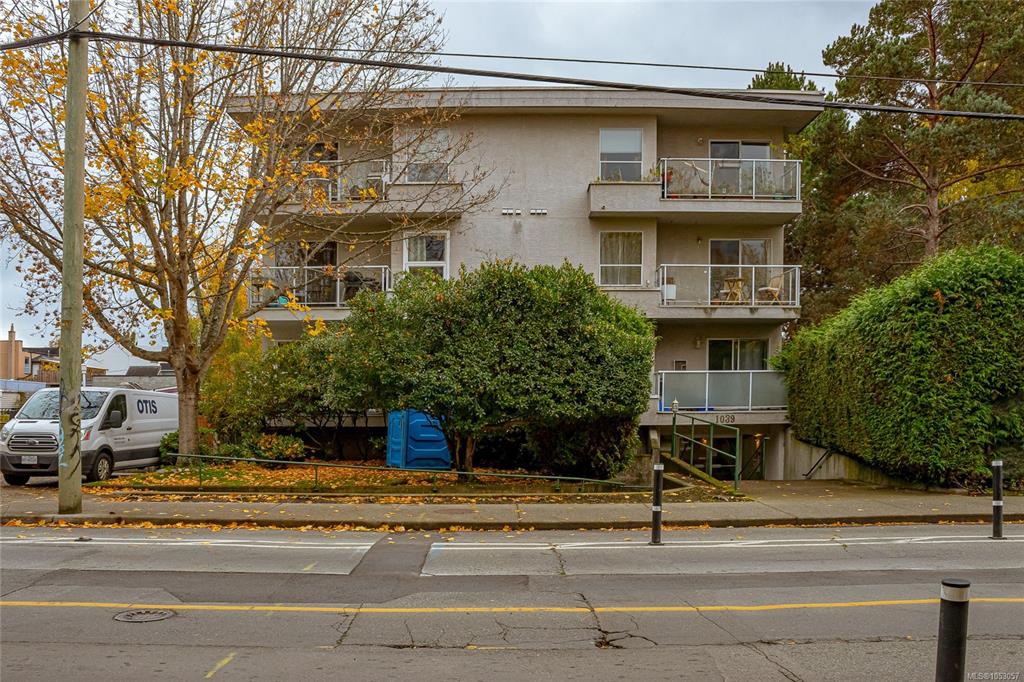 Third View of 1039 Caledonia Ave, Victoria, BC, V8T 1E7