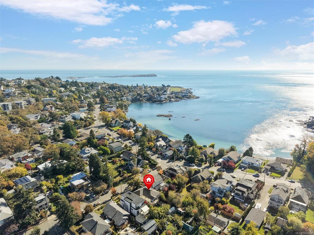 Fifth View of 220 Irving Rd, Victoria, BC, V8S 3Z9