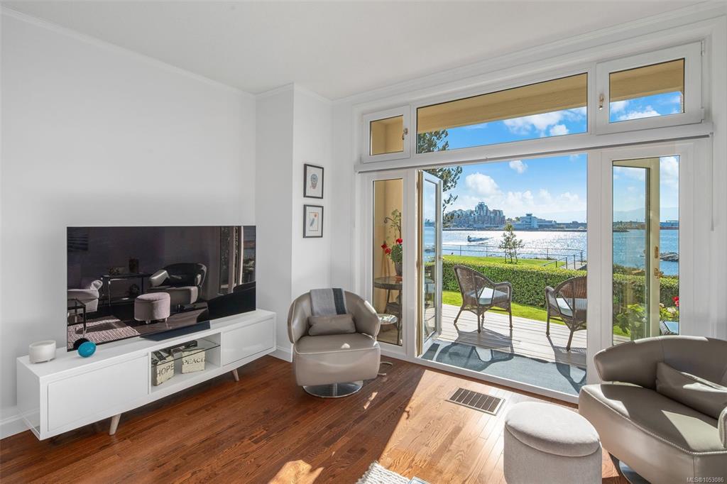 208 Russell St, 1053086, BC,