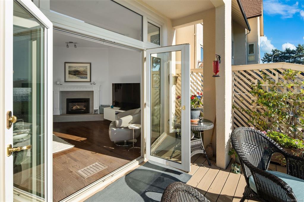 Fifth View of 208 Russell St, Rainbow Estates, Victoria, BC, V9A 3X2