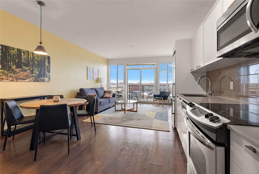 Fourth View of 517 Fisgard St, Victoria, BC, V8W 0C5