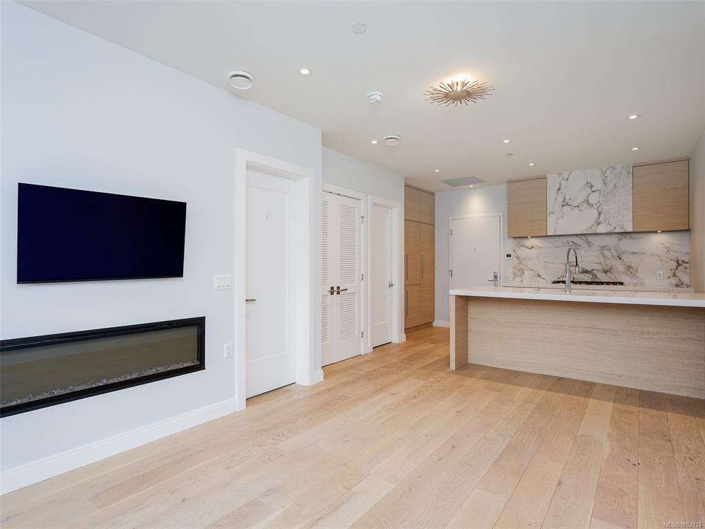 Fourth View of 1916 Oak Bay Ave, Victoria, BC, V8R 0B1
