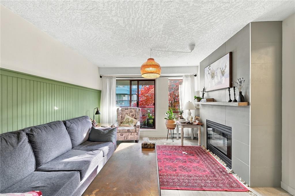 Fifth View of 545 Manchester Rd, Hampton Court, Victoria, BC, V8T 5H6