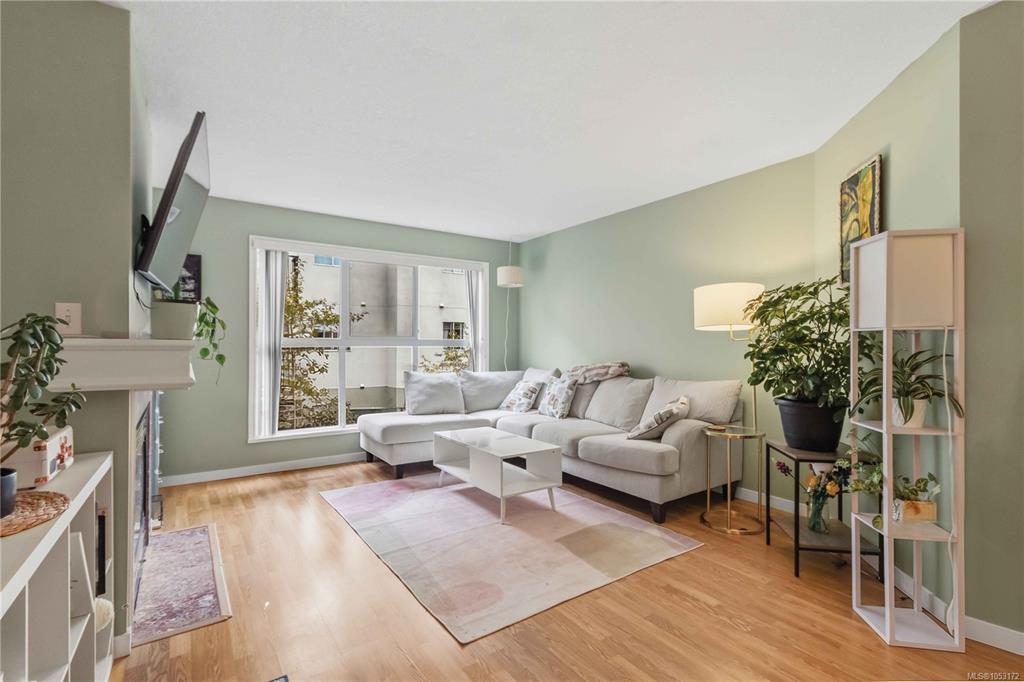 Fourth View of 1710 Fort St, Waterford Park, Victoria, BC, V8R 1J2