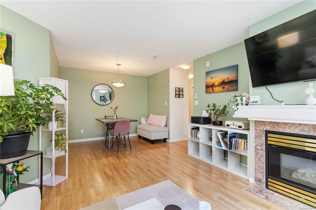 Fifth View of 1710 Fort St, Waterford Park, Victoria, BC, V8R 1J2