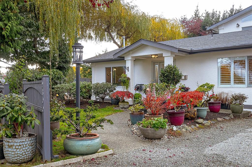 Third View of 9600 Seventh St, Sidney, BC, V8L 2V3