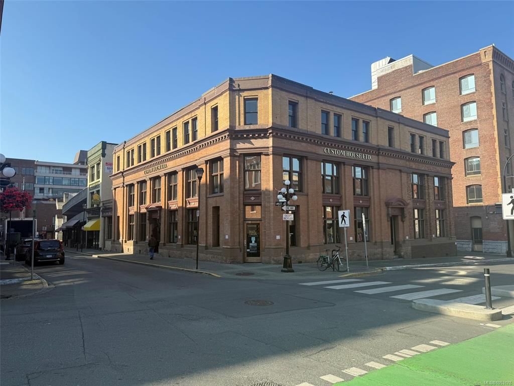 Third View of 517 Fort St, Victoria, BC, V8W 1E7