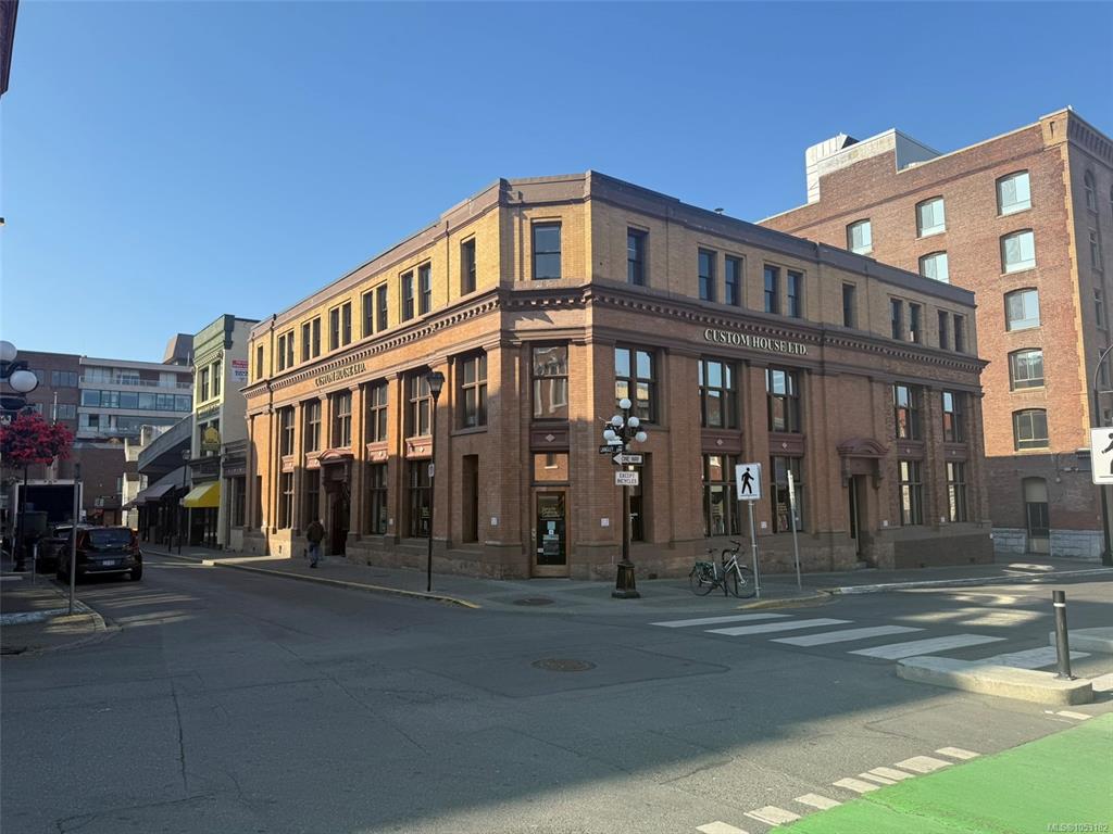 Third View of 517 Fort St, Victoria, BC, V8W 1E7