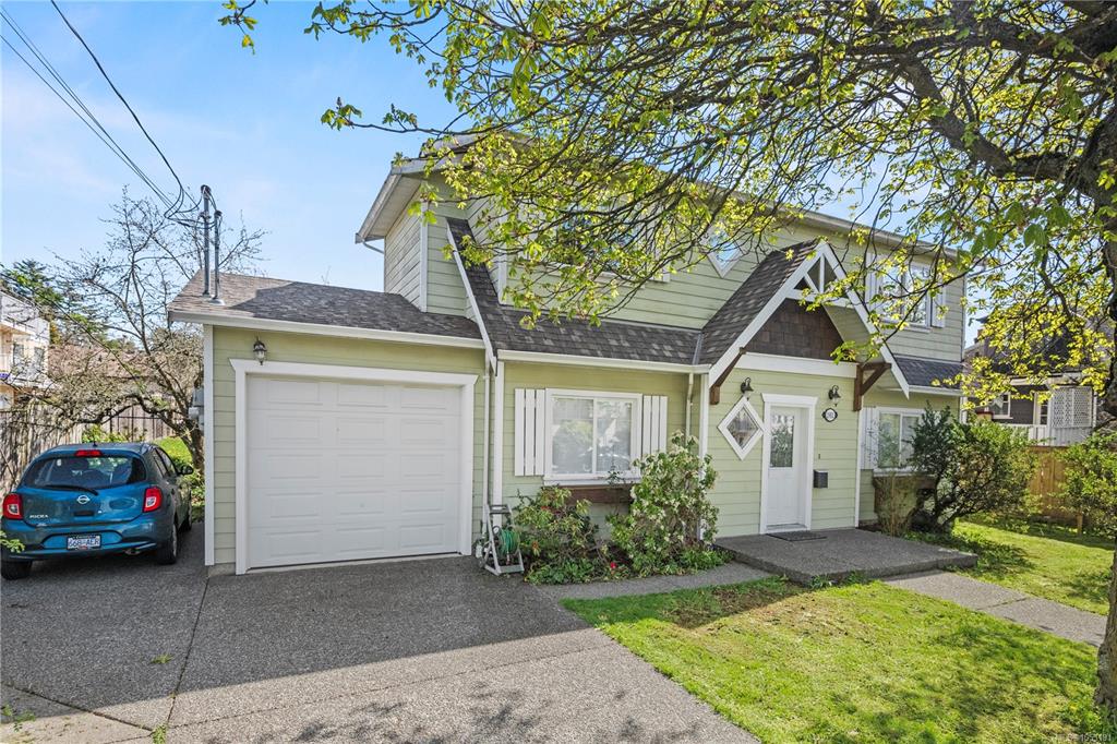 Third View of 2901 Harriet Rd, Victoria, BC, V8T 4N4