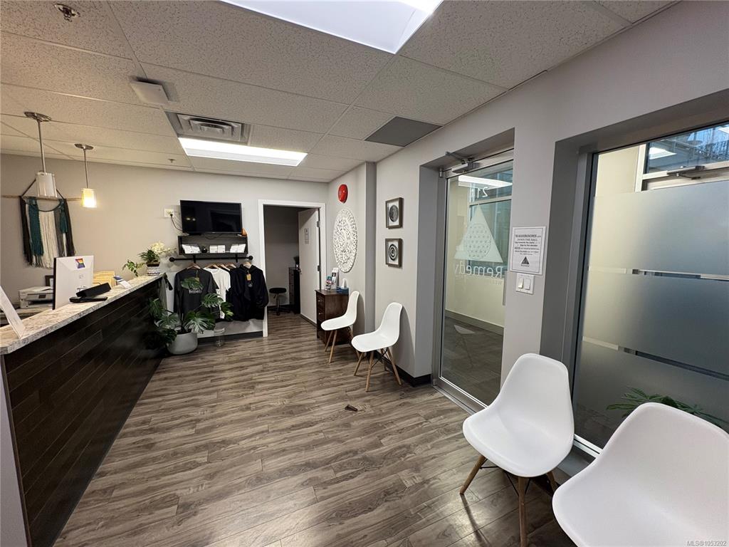 Third View of 852 Fort St, Victoria, BC, V9W 1H8