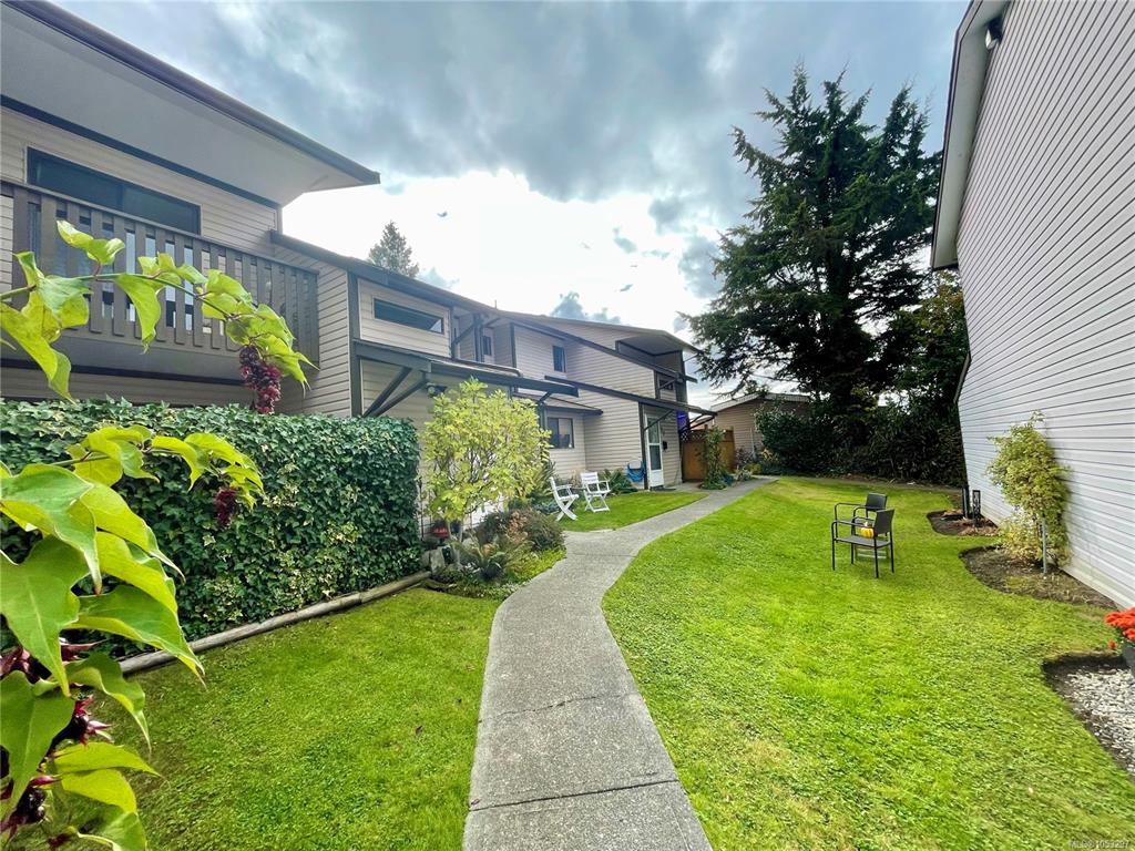 Third View of 1506 Admirals Rd, View Royal, BC, V9A 7B1