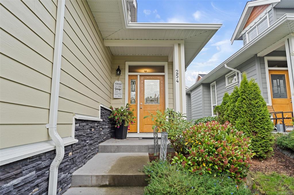Third View of 6995 Nordin Rd, Heron View, Sooke, BC, V9Z 1L4