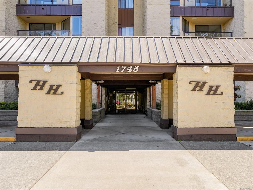 Third View of 1745 Leighton Rd, Harrington House, Victoria, BC, V8R 6R6