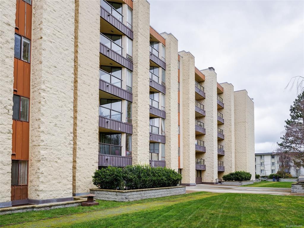 Fifth View of 1745 Leighton Rd, Harrington House, Victoria, BC, V8R 6R6