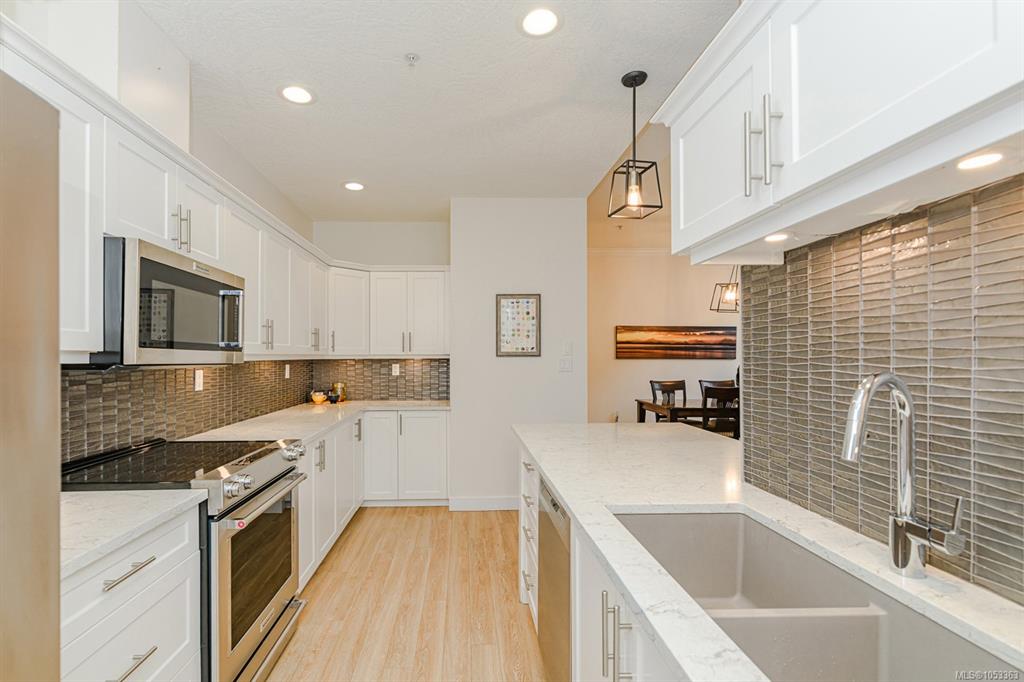 Fifth View of 380 Waterfront Cres, Victoria, BC, V8T 5K3