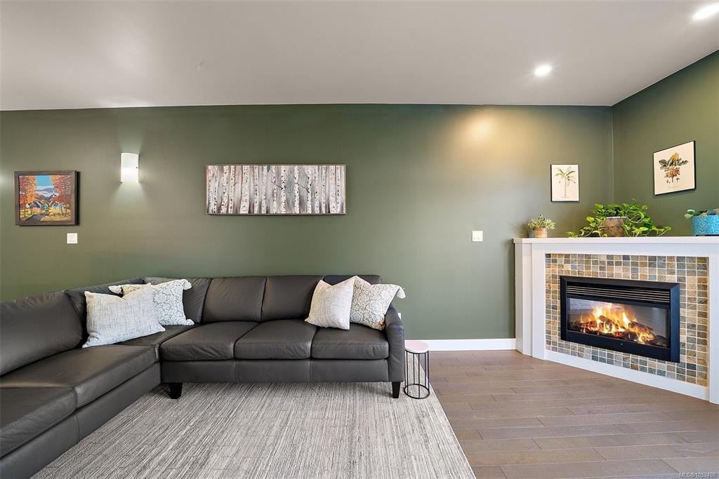 Fifth View of 1115 Craigflower Rd, The Ironwood, Esquimalt, BC, V9A 7R1