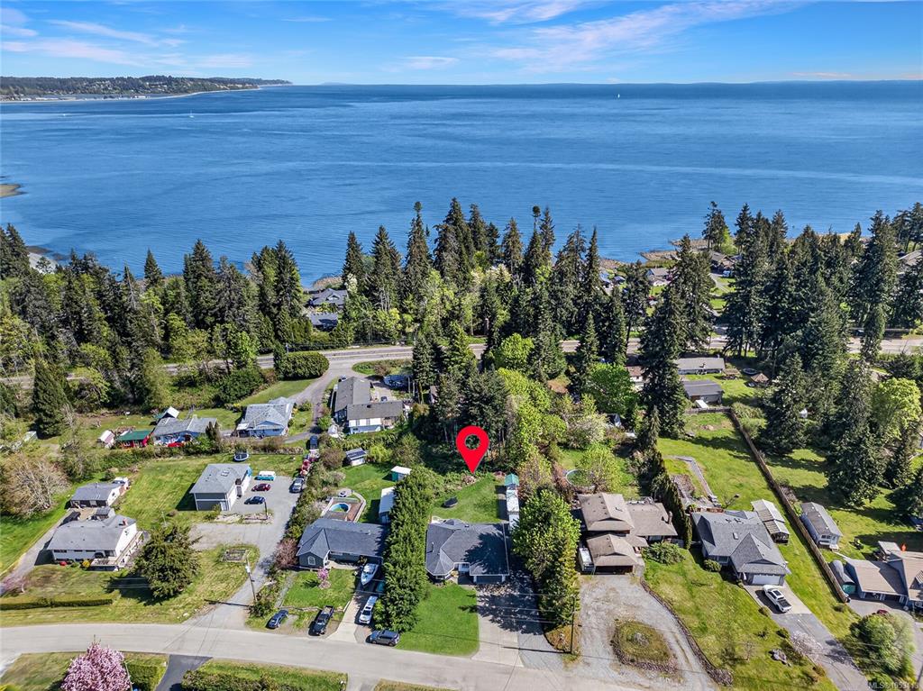 Fourth View of 4306 Briardale Rd, Royston, BC, V9N 9R7