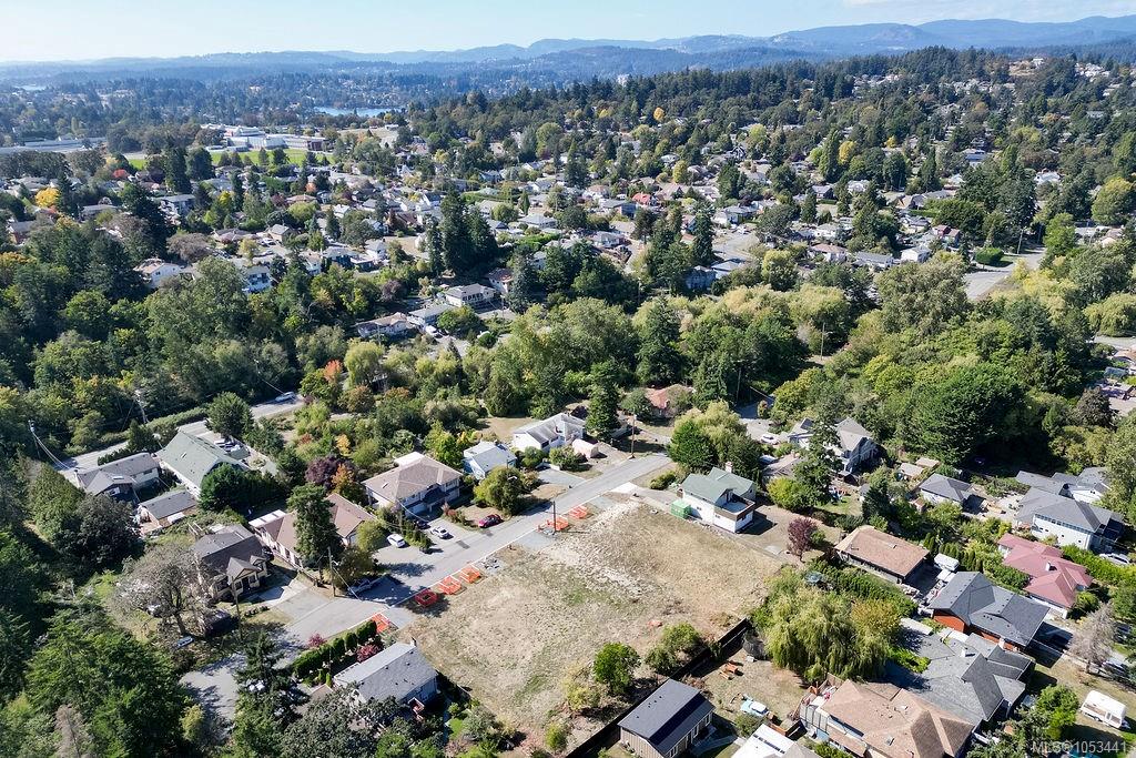 Second View of 710 Violet Ave, Saanich, BC, V8Z 2R3