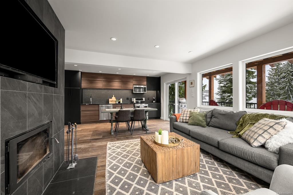 Third View of 1190 Alexandra Ave, Courtenay, BC, V9J 1L0