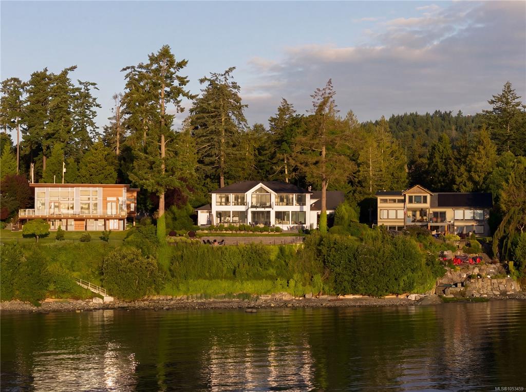 Fourth View of 8425 Lochside Dr, Central Saanich, BC, V8M 1T9