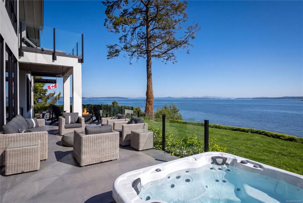 Fifth View of 8425 Lochside Dr, Central Saanich, BC, V8M 1T9