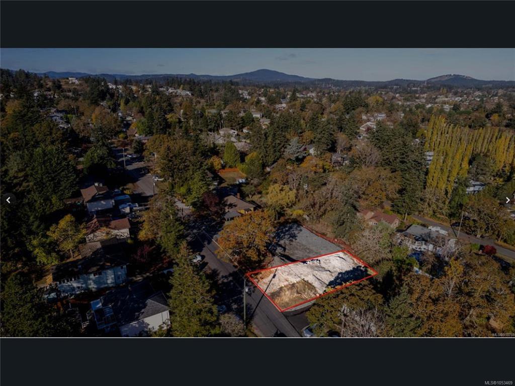 Third View of 936 Tulip Ave, Saanich, BC, V8Z 2P7
