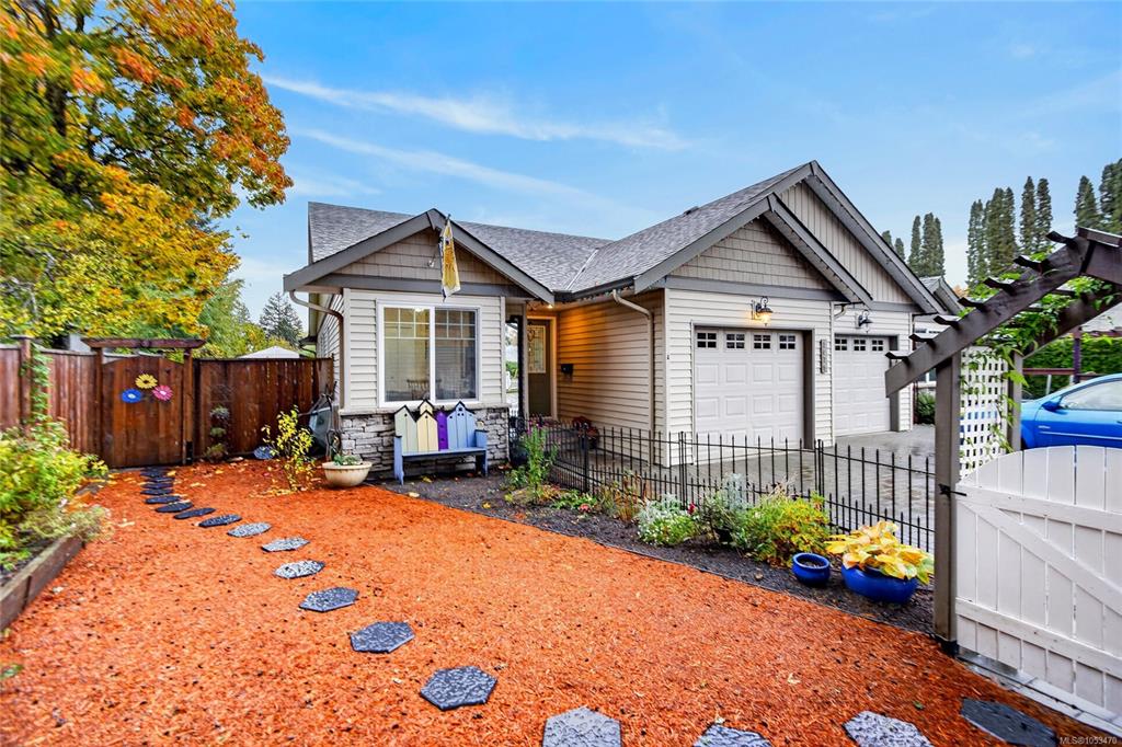 Second View of 1079 8th St, Courtenay, BC, V9N 8V2