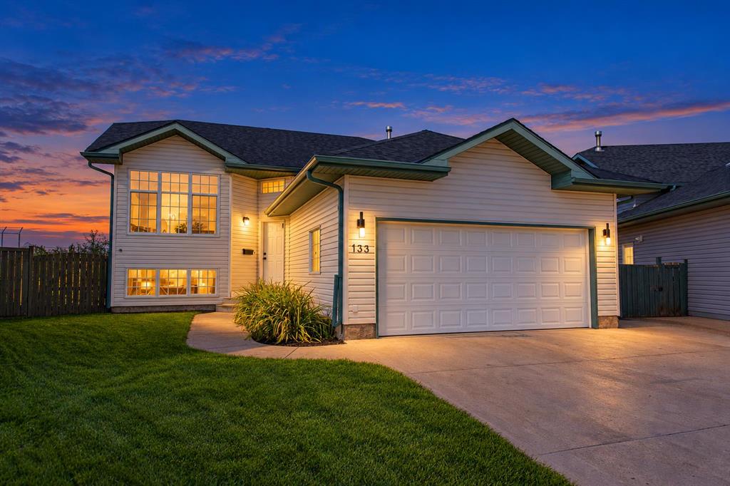 Real Estate Listing MLS A2353427